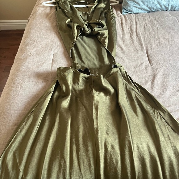 Satin dress from Zara. Size small. Colour olive green - Picture 3 of 3